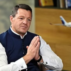 ইন্ডিগো সিইও-র ভাইরাল ছবি নিয়ে মুখ খুললেন কেন্দ্রীয় মন্ত্রী, ‘তিনি আমার কাছে নয়, ক্ষমা চাইছিলেন দেশের প্রতিটি মানুষের কাছে’।