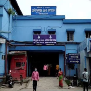 পারিবারিক জমি বিবাদের জেরে রক্তক্ষয়ী কাণ্ড, আলিপুরদুয়ারের বীরপাড়ায় তলোয়ারের এলোপাথাড়ি কোপ, ভাইপোর হাতের ৪ আঙুল কাটল কাকা।