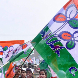 চিকেন প্যাটিস বিক্রেতাদের মারধরে অভিযুক্তদের সংবর্ধনা, শুভেন্দুকে ‘ঘৃণার সার্কাসের রিংমাস্টার’ বলল তৃণমূল