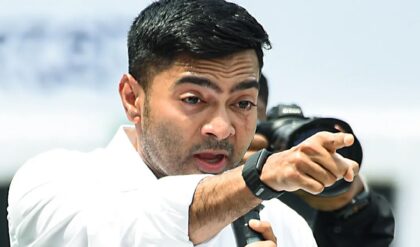 ‘ধর্ষকরা বাইরে ঘুরছে, মন্ত্রীরা উপহাস করছেন’, উন্নাওয়ের নির্যাতিতার কান্নায় উত্তাল রাজনীতি; সরব অভিষেক