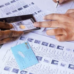 রাজ্যের ‘হটসিট’ কেন্দ্রগুলোতে বিপুল সংখ্যক ভোটার বাদ পড়ার আশঙ্কা, বাবার নামে গলদ ৮৫ লক্ষ ভোটারের