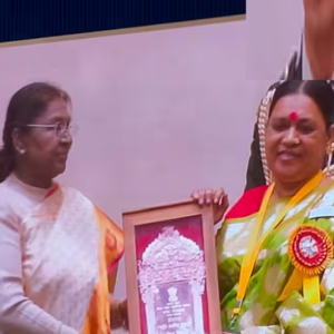 পিংলার পটচিত্রশিল্পী রূপবান চিত্রকরের ‘মাতৃ শক্তি বিকাশ’-এ নজির, রাষ্ট্রপতির হাত থেকে পেলেন রাষ্ট্রীয় হস্তশিল্প পুরস্কার