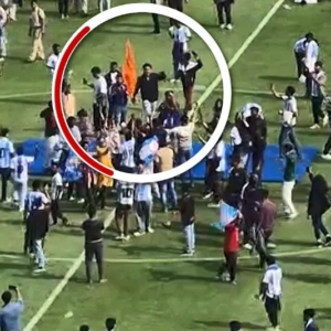 মেসি-শো’র বিশৃঙ্খলায় রাজনীতি, যুবভারতীতে গেরুয়া পতাকা, তৃণমূল-বিজেপির পাল্টাপাল্টি দোষারোপ