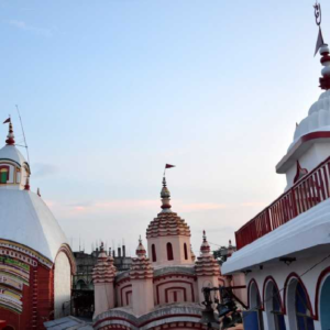 তারাপীঠ মন্দিরে শৃঙ্খলা ফেরাতে কড়া মহকুমা শাসক! ‘টাকার খেলা’ ও বিশৃঙ্খলা বন্ধের নির্দেশ