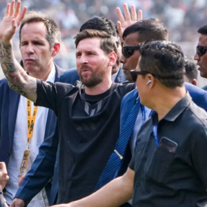 লেটস ডিসকাস, মেসি-ম্যানিয়া যেভাবে ‘কলঙ্কে’ পরিণত হলো যুবভারতীতে