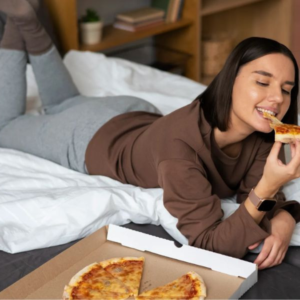 রাতে পর্যাপ্ত ঘুম হচ্ছে না? আপনার ডিনারের প্লেটেই লুকিয়ে আছে আসল সমস্যা!