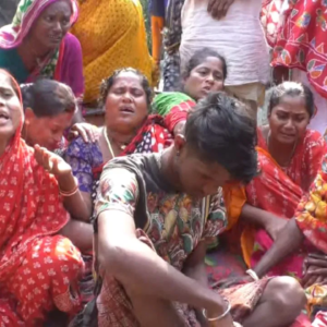 ভারতীয় জলসীমায় বাংলাদেশি নৌসেনার জাহাজের ধাক্কা, ট্রলারডুবিতে নিখোঁজ ৫ মৎস্যজীবী, বিচার দাবি