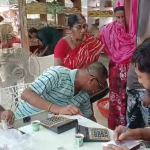 বসিরহাটের ‘গরীবের হাট’, কম দামে বাজার, বিনামূল্যে চিকিৎসা ও ওষুধের ছাড়ে স্বস্তিতে মধ্যবিত্ত