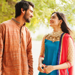 বিবাহিত পুরুষের দৃষ্টি আকর্ষণ? এই ৫ আচরণেই বুঝবেন তিনি আপনার প্রেমে আগ্রহী!