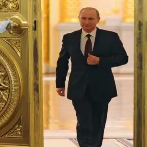 বিশেষ: ১.৪ বিলিয়ন ডলারের প্রাসাদ, ৫৮টি প্লেন ও বিরাট ইয়ট! কতটা ধনী রাষ্ট্রপতি পুতিন?