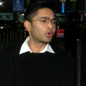 “রেল দুর্ঘটনায় কেউ ক্ষমা চায় না, মমতা চেয়েছেন!” যুবভারতী-কাণ্ডে বিরোধীদের ‘রাজনীতি’ রুখতে ময়দানে অভিষেক