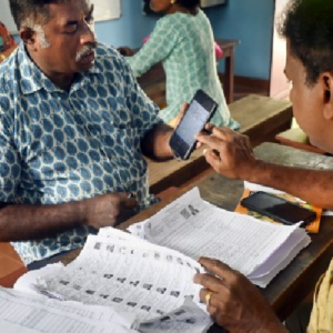 সুকুমার রায়ের ‘হযবরল’ নির্বাচন কমিশনে! মহম্মদ সেলিমের পদবি বদলে হলো ‘অবস্থি’, রাজ্য রাজনীতিতে তীব্র শোরগোল