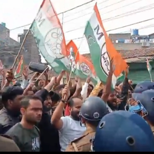 ভাটপাড়ায় তুঙ্গে রাজনৈতিক পারদ! অর্জুনের ‘মজদুর ভবন’ ঘিরে তৃণমূলের বিক্ষোভ, পালটা ‘চোর’ স্লোগানে উত্তপ্ত এলাকা