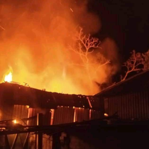 বিধ্বংসী অগ্নিকাণ্ডে পুড়ে ছারখার গোটা বাড়ি! ঝাড়গ্রামে জ্যান্ত দগ্ধ হয়ে বৃদ্ধের মর্মান্তিক মৃত্যু