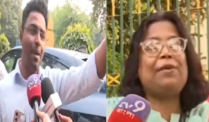 ৩২ হাজার শিক্ষকের চাকরি বহাল, হাইকোর্ট চত্বরে আবির খেলে শিক্ষকদের বাঁধভাঙা আনন্দ