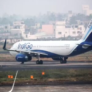 ‘ক্ষমা চাইছি’, কিন্তু তাতেও কমল না ক্ষোভ! বিমানকর্মীদের নতুন নিয়মে কেন বিপর্যস্ত ইন্ডিগো?