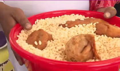 হাতে চপ-মুড়ি, মুখে স্লোগান! ধর্মতলায় SSC চাকরিপ্রার্থীদের অভিনব প্রতিবাদে কাঁপল তিলোত্তমা