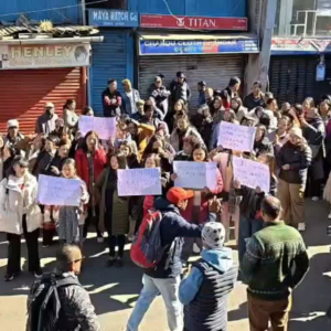 পাহাড়ে দাবানল! ৩১৩ জন শিক্ষকের চাকরি যেতেই স্তব্ধ দার্জিলিং, অনিত-মমতাকে বিঁধল বিজেপি