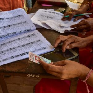 ভোটার তালিকা সংশোধনে চিহ্নিত ৫৬ লক্ষ নাম বাদের তালিকায়! ‘মৃত্যুহীন বুথ’ বিতর্কের মাঝেই SIR নিয়ে জোর কদমে কাজ