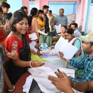 ‘পথশ্রী’ ও ‘আমাদের পাড়া’ প্রকল্পে গতি আনতে নতুন ই-টেন্ডার পোর্টাল! আমলাতান্ত্রিক দীর্ঘসূত্রিতা এড়াতে তৎপর রাজ্য