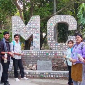 দূষণমুক্ত সমাজ গড়তে অভিনব উদ্যোগ, ফেলে দেওয়া প্লাস্টিক থেকে ‘ইকো ব্রিক্স’ তৈরি করে সেলফি জোন বানালেন মালদহ কলেজের পড়ুয়ারা