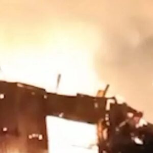 দমদমে গেঞ্জি কারখানায় ভয়াবহ আগুন, ১০টি ইঞ্জিনের চেষ্টায় সুরক্ষিত বস্তি এলাকা, কী ছিল দমকলের চ্যালেঞ্জ?