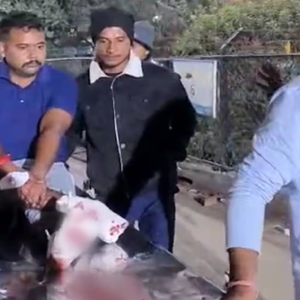 কলার ধরে ৩ কিমি টেনে নিয়ে গেল লরি! বিষ্ণুপুরে অমানবিকতার চরম সীমা, গণধোলাই চালককে