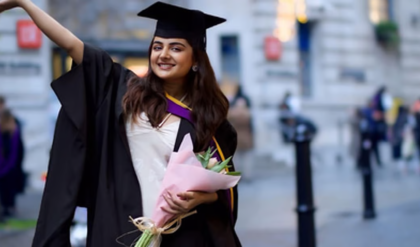 রুপোলি পর্দা থেকে লণ্ডনের রাজপথ! ‘দৃশ্যম’ খ্যাত এসথারের স্বপ্নজয়, সংগ্রামের গল্প শুনে চোখে জল অনুরাগীদের