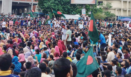 বাংলাদেশে ‘ইন্ডিয়া বয়কট’ স্লোগান, চট্টগ্রামে দূতাবাসে হামলার চেষ্টা! হাদির মৃত্যুতে অগ্নিগর্ভ ওপার বাংলা