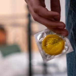 ভিখারি দশা! কন্ডোমের ট্যাক্স কমাতেও IMF-এর অনুমতি লাগে পাকিস্তানের, চরম বিড়ম্বনায় শেহবাজ সরকার