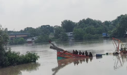 বাংলাদেশের জাহাজের ধাক্কায় তলিয়ে গেল ভারতীয় ট্রলার! নিখোঁজ ৩, আতঙ্কে মাছ না ধরেই কূলে ফিরছেন মৎস্যজীবীরা
