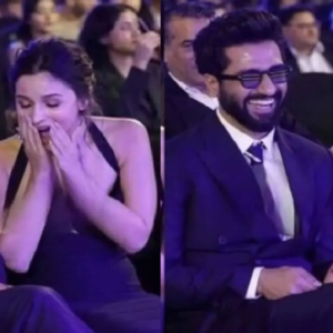 ভিকি কৌশলের ফোনে এমন কী দেখলেন আলিয়া ভাট? নিমেষে ভাইরাল হয়ে গেল দুই তারকার ব্যক্তিগত মুহূর্ত