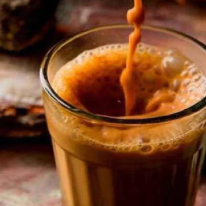 সকালে খালি পেটে দুধ চেয়ে চুমুক দেওয়ার অভ্যাস? এই তথ্যটিতে একবার নজর দিন