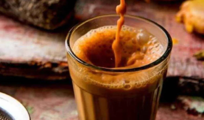 সকালে খালি পেটে দুধ চেয়ে চুমুক দেওয়ার অভ্যাস? এই তথ্যটিতে একবার নজর দিন