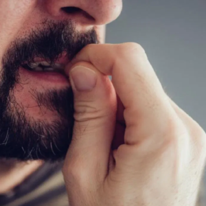 দাত দিয়ে নক কাটার অভ্যাস রয়েছে? কোন রোগ ডেকে আনছেন পড়ুন