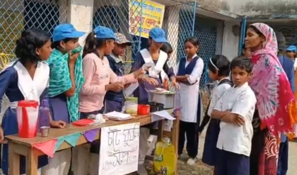 শতবর্ষের উদযাপনে পড়ুয়াদের হাতে গরম চপ-ঘুগনি! আদ্রার স্কুলের এই কাণ্ড দেখলে অবাক হবেন