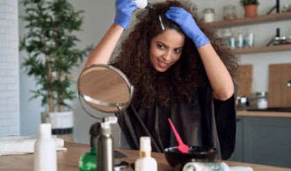 বাড়িতে চুল রং করছেন? ক্ষতির হাত থেকে বাঁচাতে পড়েনিন তথ্যটি