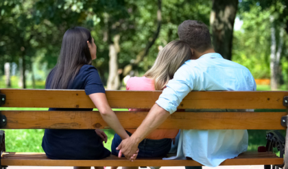 একই সঙ্গে দু’জনকে ভালোবাসা? এটা কী আদেও নরমাল? জানুন