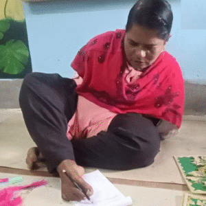 ‘হাত ছাড়াই সম্ভব জীবন জয়’! দুই পা-কে ভরসা করেই বিশ্বজয়, তমলুকের পার্বতীকে কুর্নিশ জানাচ্ছে দেশ