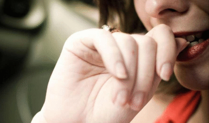 নখ কামড়ানোর বদভ্যাস আছে আপনার? তাহলে কেন সতর্ক হবেন পড়ুন