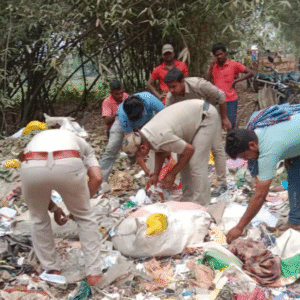 নবদ্বীপে আবর্জনার মতো ফেলে রাখা হল অসংখ্য ভোটার কার্ড, ব্যক্তিগত তথ্য ফাঁস নিয়ে উদ্বেগ