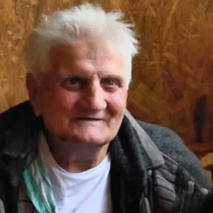 ৩০ বছর পর একই পোশাকে ‘নিখোঁজ’ কৃষক ফিরলেন বাড়িতে! পকেটে অব্যবহৃত ট্রেনের টিকিট, রহস্য কী?