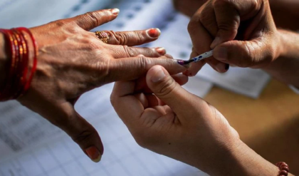 আবাসনের বুথ নিয়ে চাপানউতোর! কমিশনের চিঠির পর কাউন্সিলরদের নিয়ে বৈঠকে মেয়র, আঙুল তুলল বিজেপি