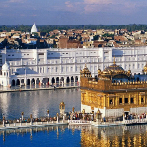 সরসোঁ দা সাগ, কুলচা আর লস্যি! শীতের অমৃতসর ট্রিপে কী খাবেন আর কী প্যাক করবেন? রইল সম্পূর্ণ গাইড