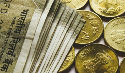 অর্থনীতির কপালে ভাঁজ! ডলারের দামে নতুন রেকর্ড পতন, ৯০-এর ঘর টপকে গেল ভারতীয় টাকা