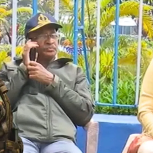 ধিক্কার! দেশের জন্য লড়েছেন যিনি, তাঁরই ভিটে-মাটি দখল করল TMC যুব নেতা! সস্ত্রীক ধর্নায় অবসরপ্রাপ্ত জওয়ান