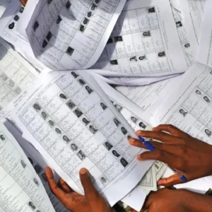 ভোটার তালিকায় তুঘলকি কাণ্ড! একই পরিবারের ৩ জনের নাম বিভ্রাট, বিডিও-বিএলও দরজায় ঘুরেও মিলছে না সুরাহা