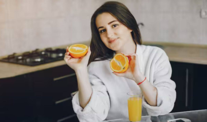 সকালে ফলের রস খাচ্ছেন? লাভের চেয়ে ক্ষতিই বেশি হচ্ছে তা কী জানেন?