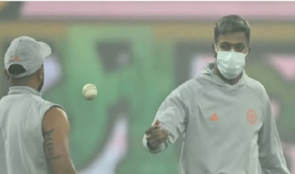 মাস্ক পরে মাঠে হার্দিক, বিষাক্ত ধোঁয়ায় ঢাকল স্টেডিয়াম! বোর্ডের ‘ভুল’ সিদ্ধান্তে ভেস্তে গেল হাইভোল্টেজ লড়াই?