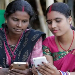 একুশ শতকে মধ্যযুগীয় ফতোয়া! রাজস্থানে মেয়ে-বউদের স্মার্টফোন ব্যবহারে জারি হল নিষেধাজ্ঞা